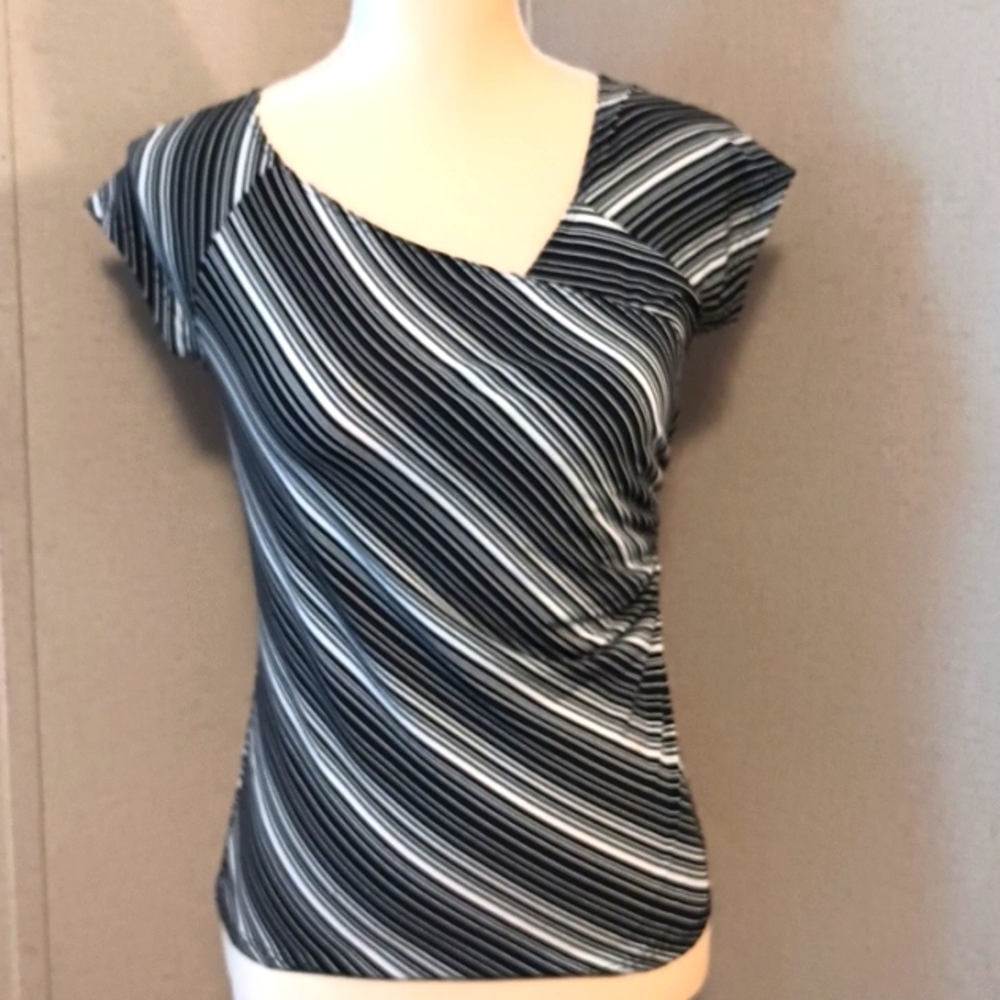 5/$20 Xhilaration small black and white dress shirt